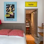 Artisan Lofts Near Marais * Parigi